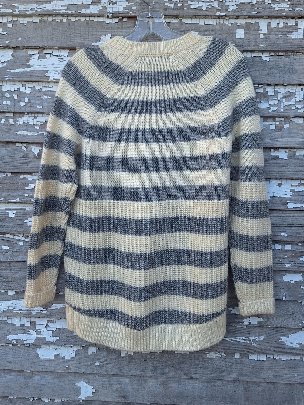 Banana Republic Italian Yarn Cream and Gray Striped Pullover Sweater Size Small - Picture 4 of 6